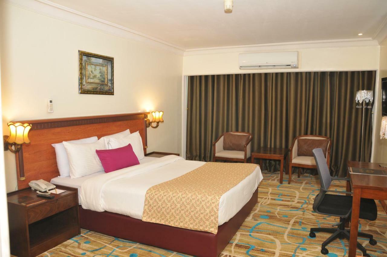 Hotel Di-Palace Riyadh Bagian luar foto