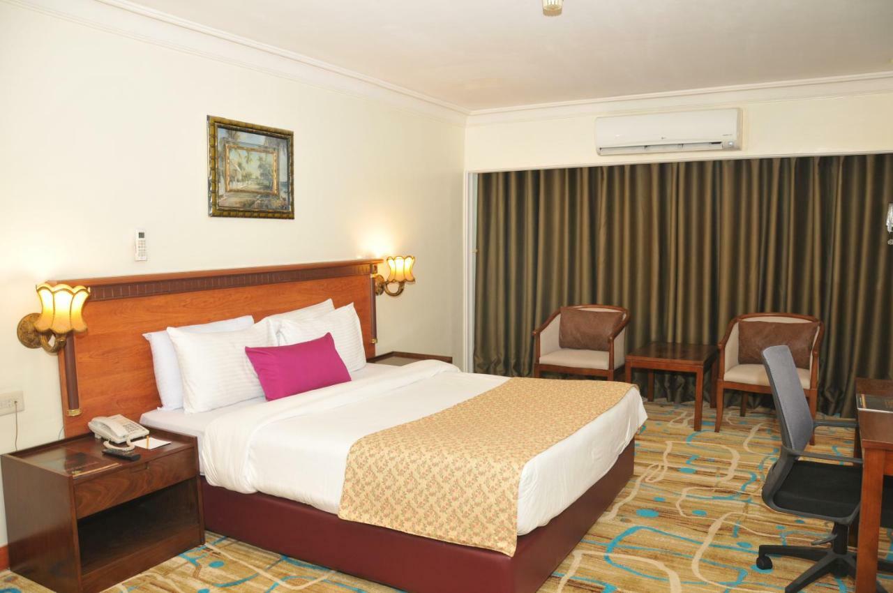 Hotel Di-Palace Riyadh Bagian luar foto