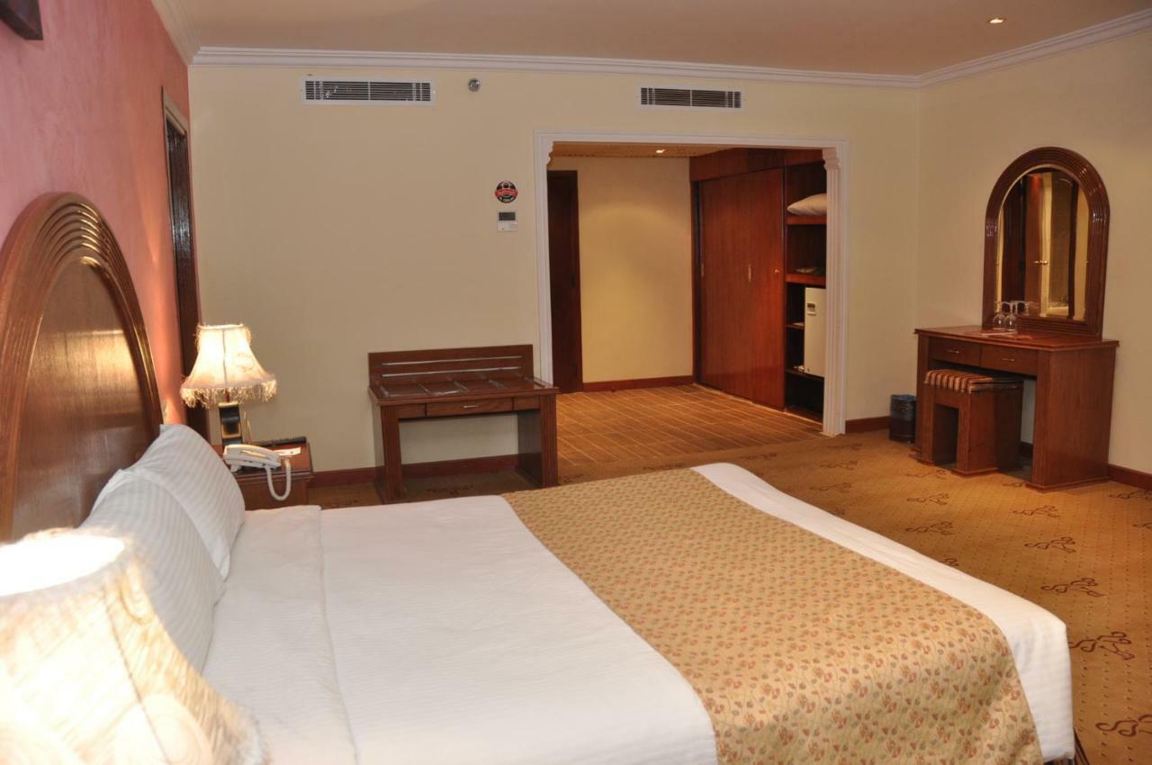 Hotel Di-Palace Riyadh Bagian luar foto