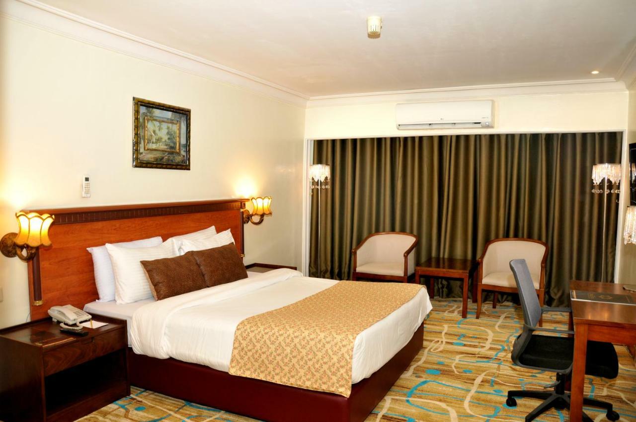 Hotel Di-Palace Riyadh Bagian luar foto